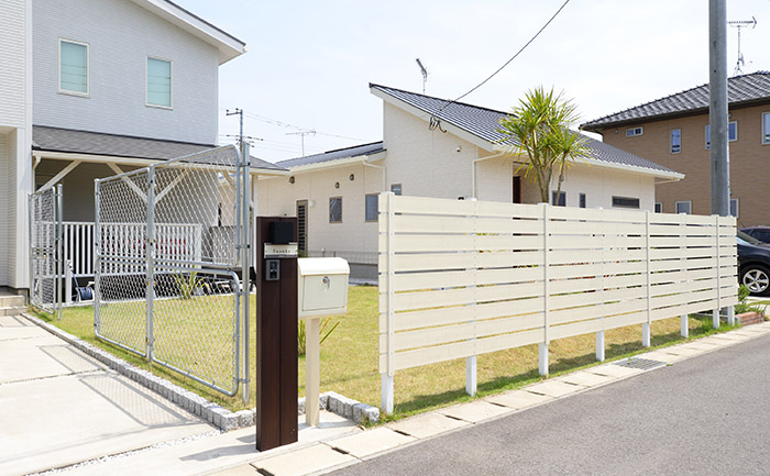 低コストで西海岸のような雰囲気の庭